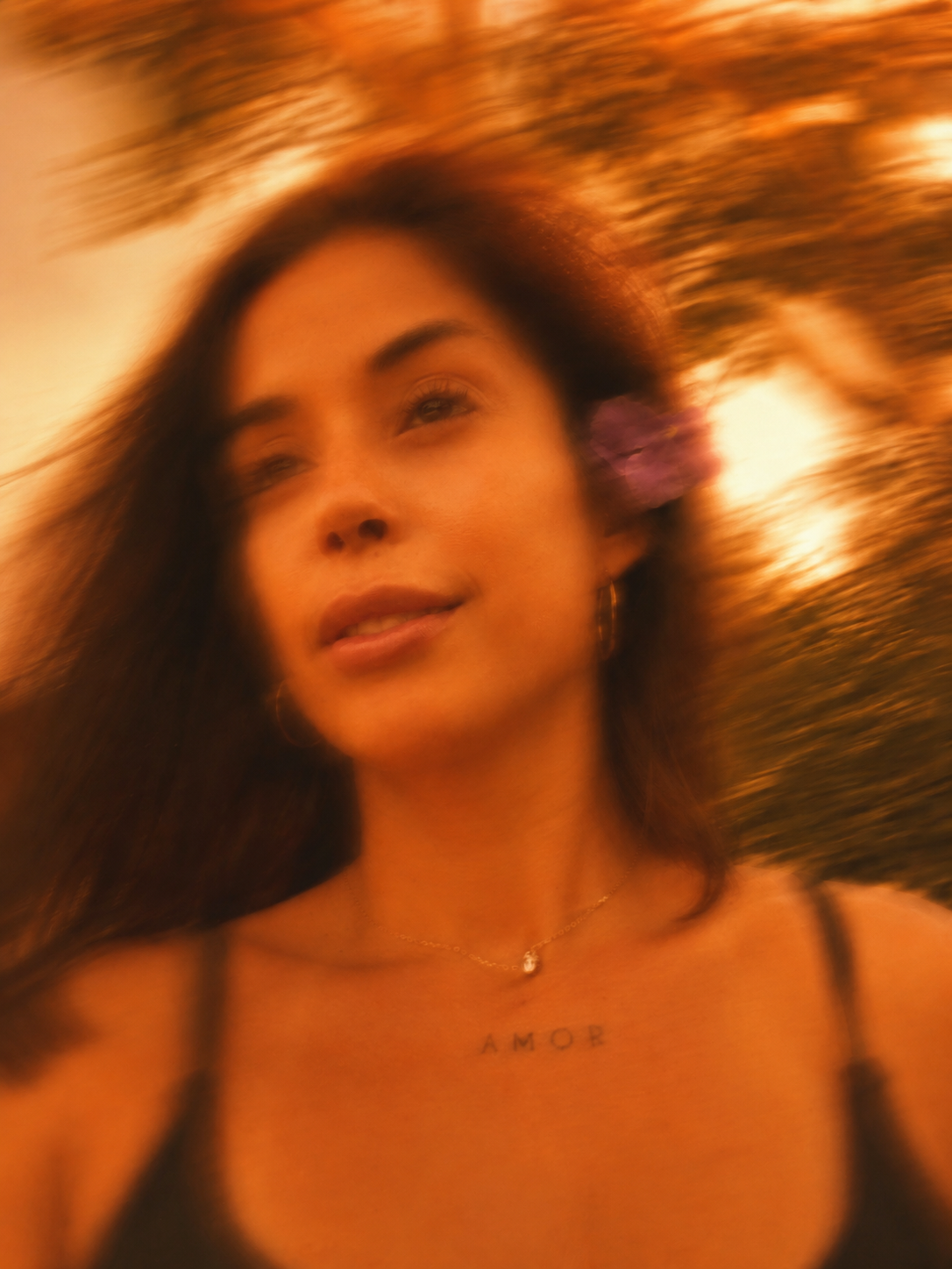 Mujer con flor